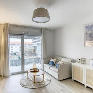 https://ovelia-le-puy-des-olivines.hotels-rhonealpes.com